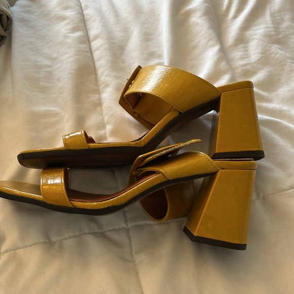 L'intervalle Blocked Heel Sandals. Mustard color Size 38 Euro Size 7.5 US. - Picture 10 of 13